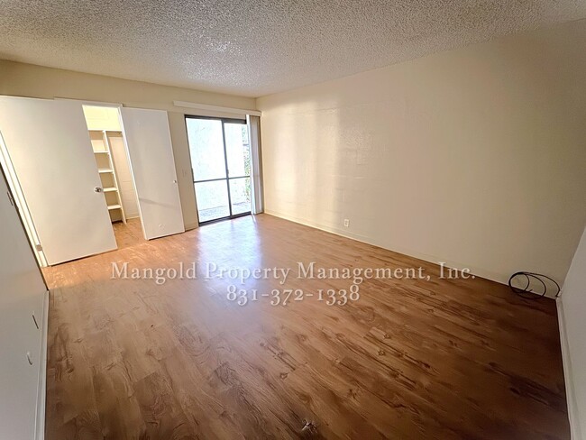 Building Photo - Spacious One-Bed One-Bath Condo Located At...