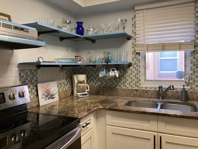 Building Photo - 405 F St