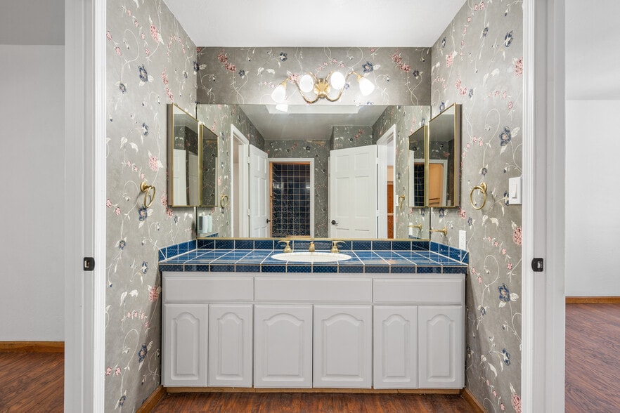 Building Photo - 3319 E Indian School Rd