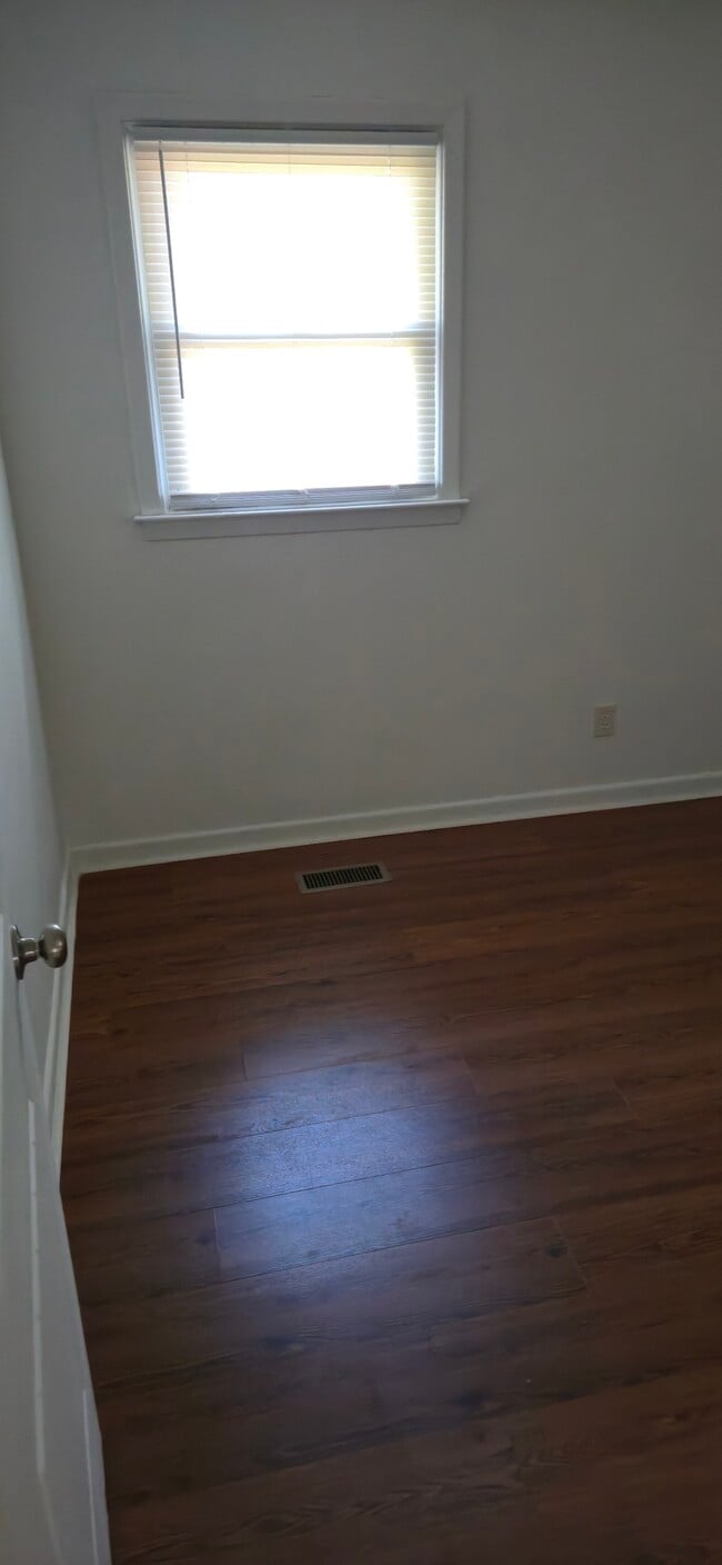 Building Photo - 133 Kings Ct Dr