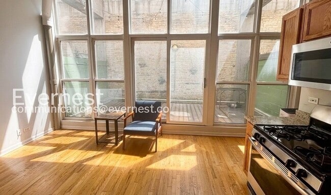 Building Photo - 1 Bed/1 Bath Condo with Modern Amenities / Pet-Friendly / Vouchers Accepted / Available Soon!