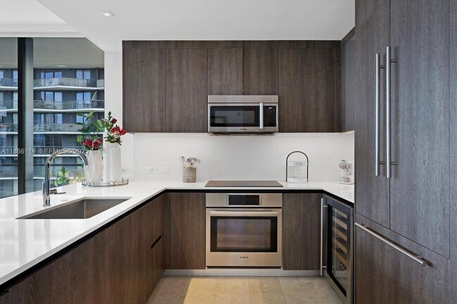 Building Photo - 88 SW 7th St