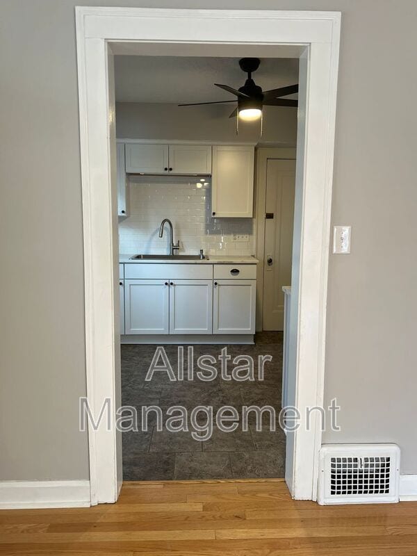 Building Photo - 3464 Granton Ave