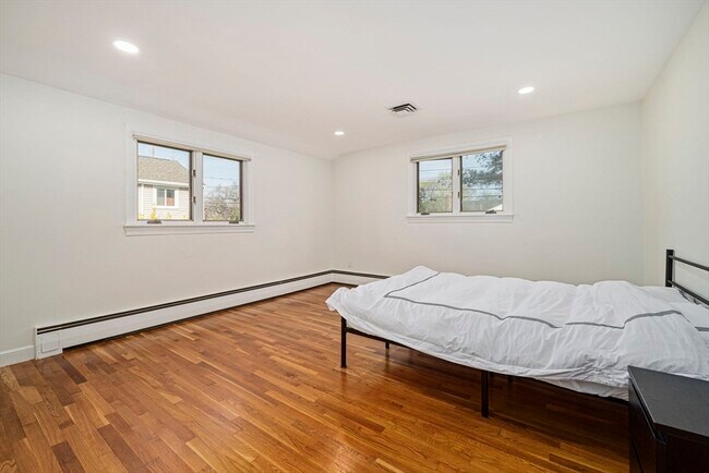 Building Photo - 66 Roosevelt Rd