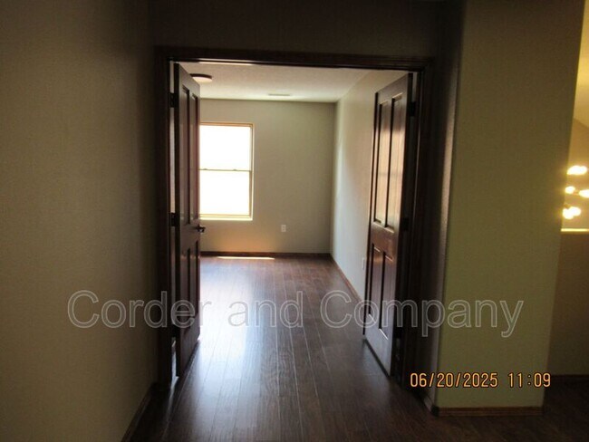 Building Photo - 819 Tumulus Dr NW