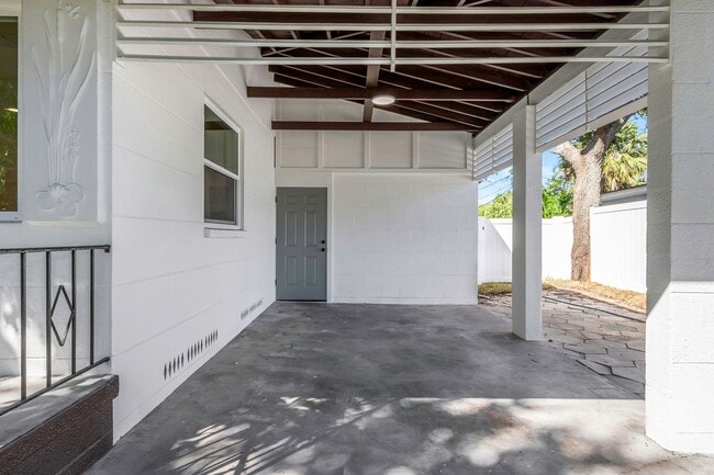 Building Photo - 2710 Boca Ciega Dr N