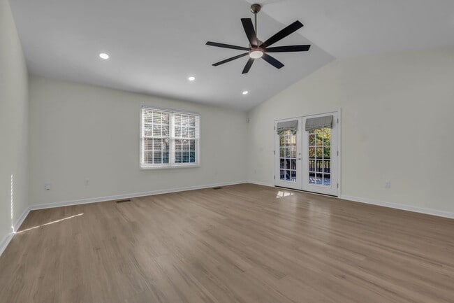 Building Photo - 129 Vintage Cir