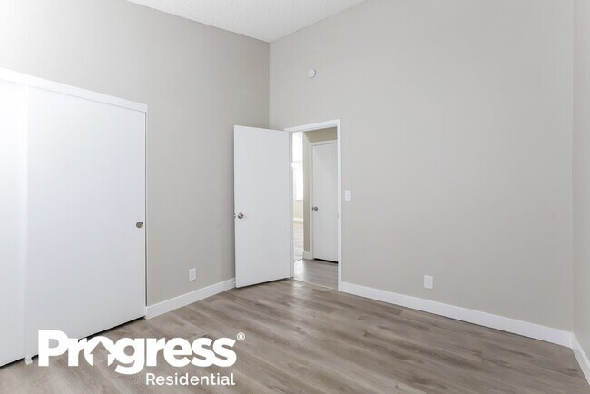 Building Photo - 5797 Goodsprings Ct