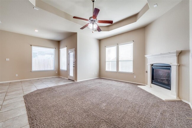 Building Photo - 2025 Lake Vista Dr