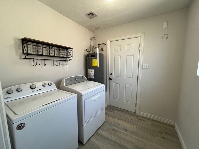 Building Photo - Beautiful Three Bedroom Scottsdale House w...