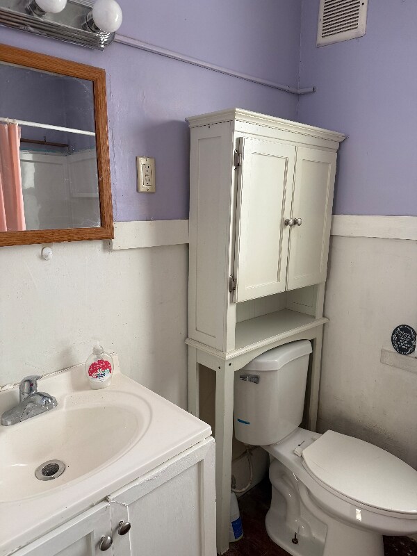 Building Photo - 12 Pine St