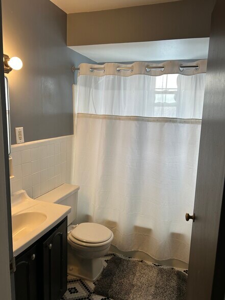 Bath - 625 South Ft. Thomas Ave