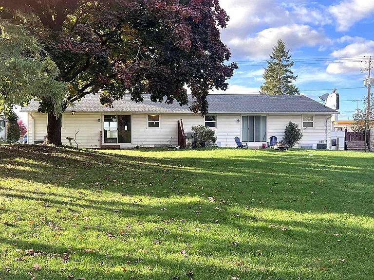 Building Photo - 2549 Babcock Rd