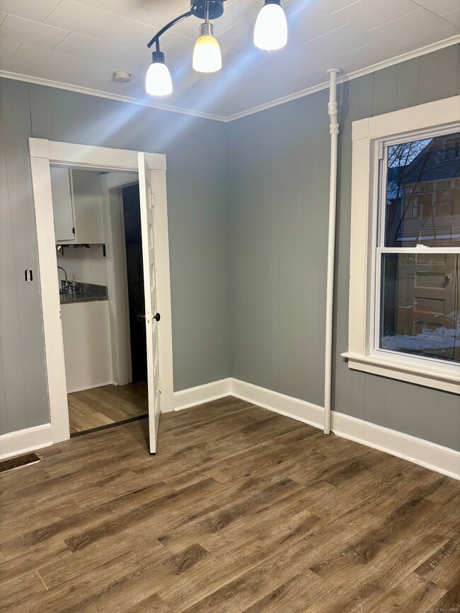 Building Photo - 35 James St