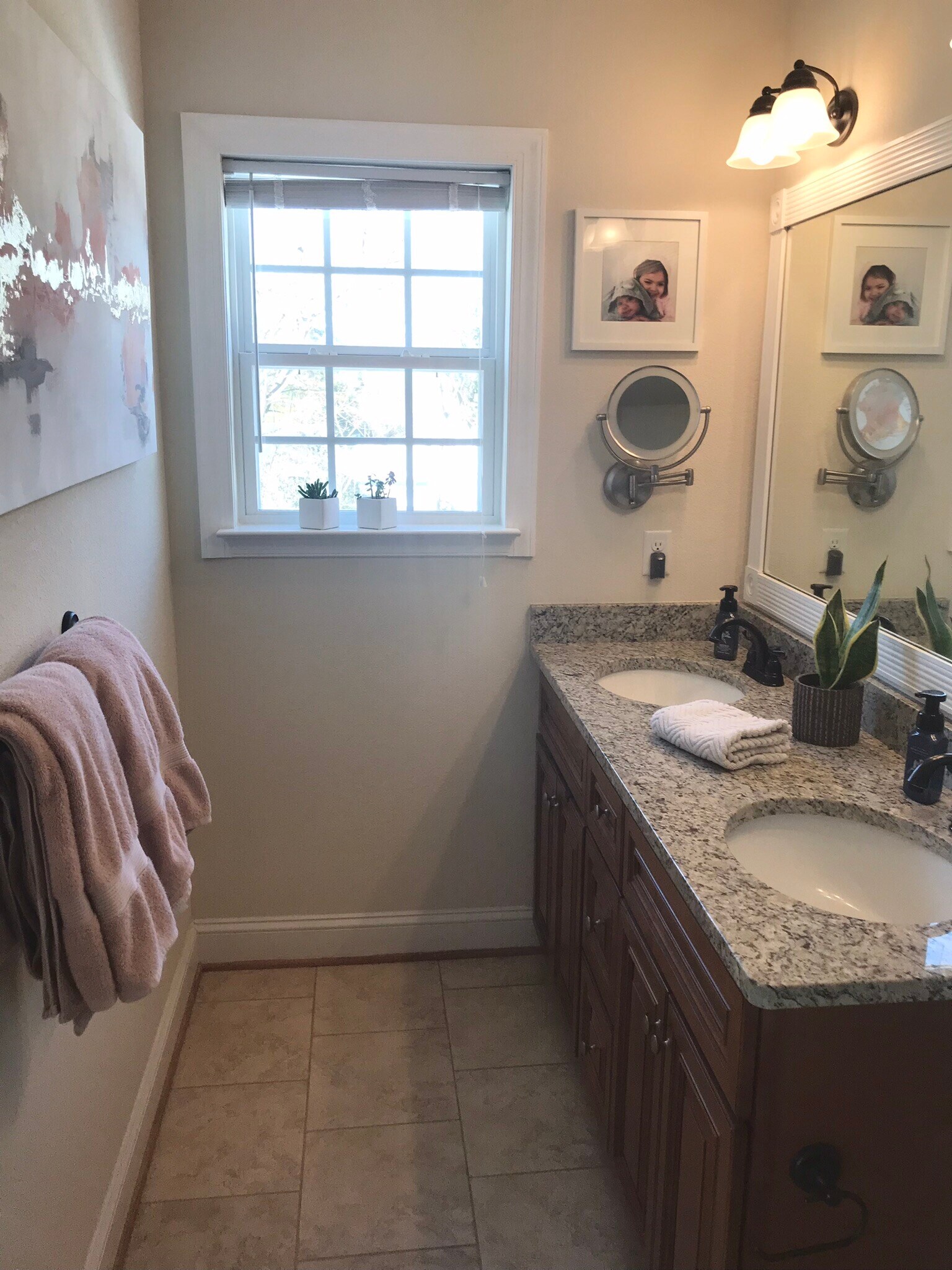 Building Photo - 7571 Villa Ct