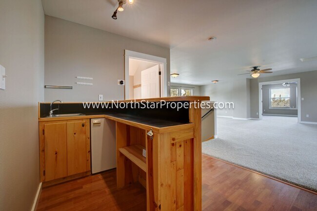 Building Photo - Beautiful Home On 10 Acres. Horse property
