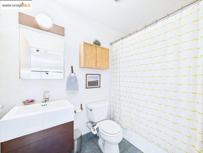 Building Photo - 3116 Adeline St