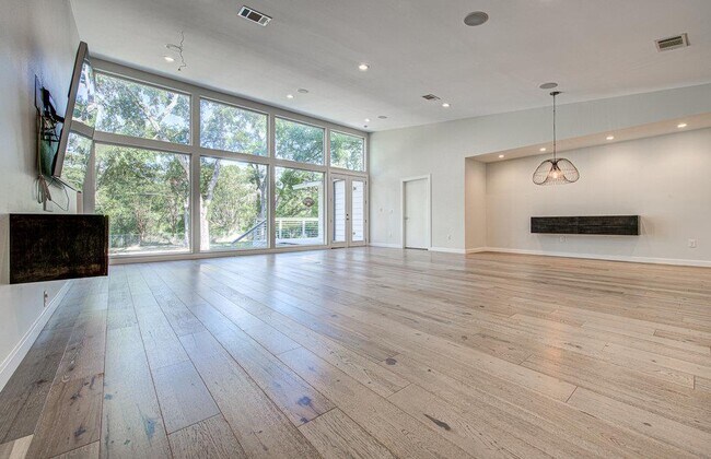 Building Photo - 6106 Shoal Creek Blvd