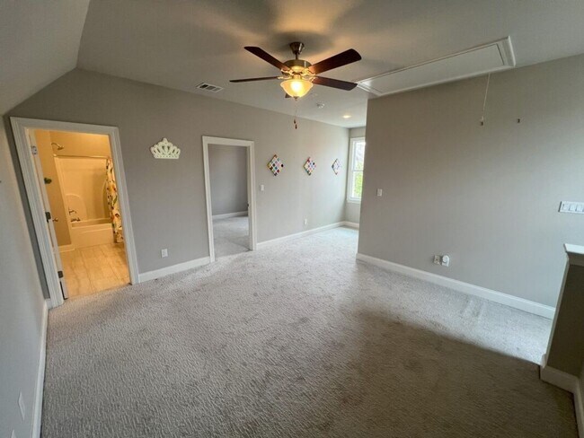Building Photo - Beautiful 4-Bedroom Home in The Magnificen...