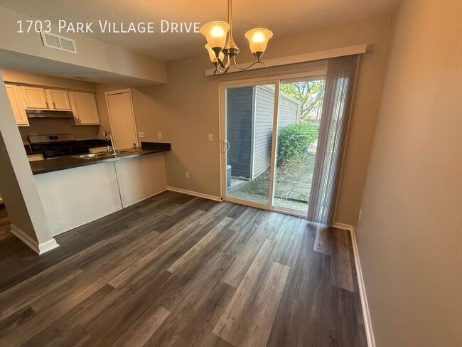 Building Photo - 1703 Park Village Dr