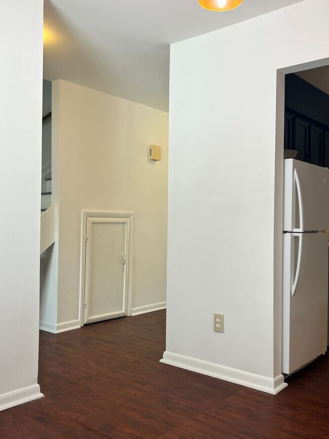 Building Photo - 2BR Townhome in N Raleigh