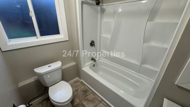 Building Photo - Spacious 4 Bedroom Home in Oregon City! - RV/Boat/Trailer Parking
