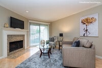 Building Photo - Beautiful 1bdrm/1bth condo in the Cedar Mi...