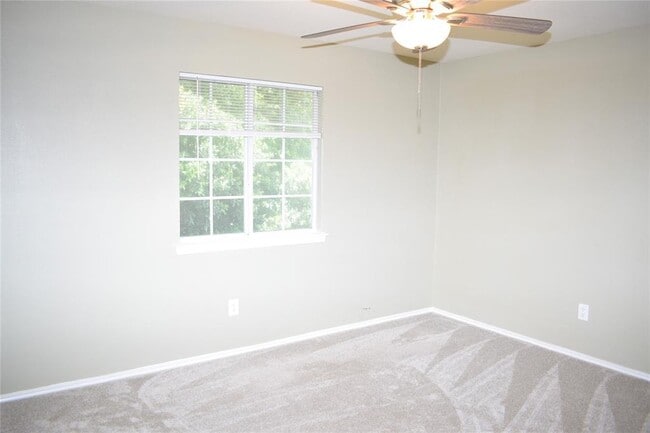 Building Photo - 30007 Oakland Hills Dr