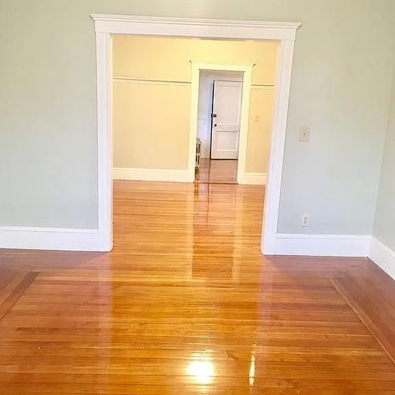 Building Photo - Available NOW! Spacious 3 BED 1 BATH in quiet neighborhood