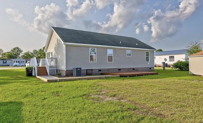 Building Photo - 905 Martina Ct
