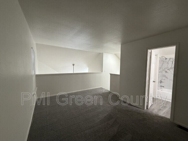 Building Photo - 6639 S Victor Ave