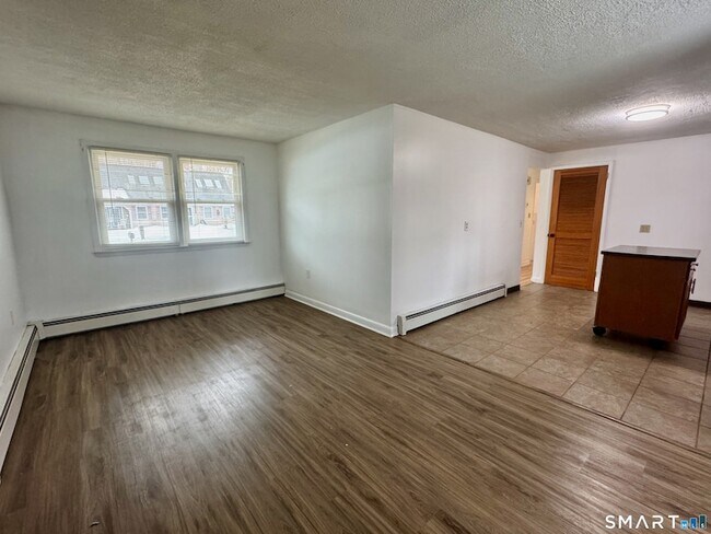 Building Photo - 12 Nutmeg Dr