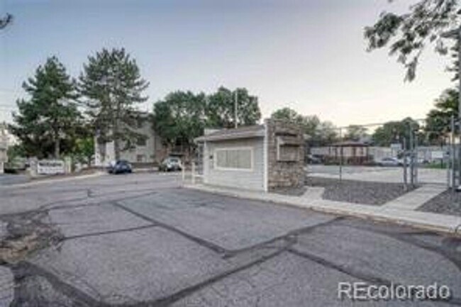 Building Photo - Charming 1BR Condo in Lakewood