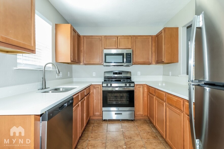 Building Photo - 33119 Cottonwood Bend