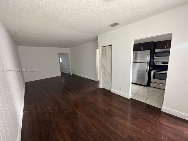 Building Photo - 563 NE 65th St