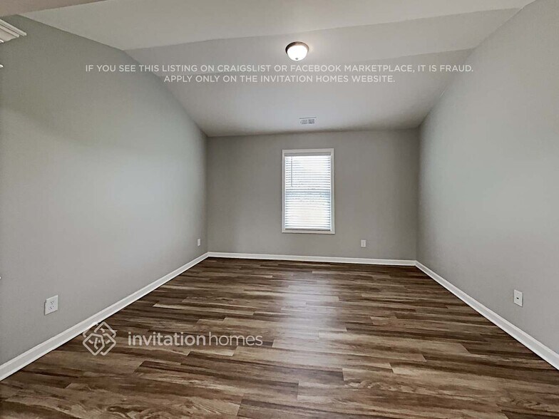 Building Photo - 1128 Red Bud Cir