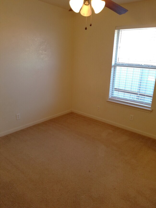 Building Photo - 3107 Lavender Ln