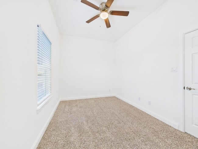 Building Photo - 4619 Stassen St