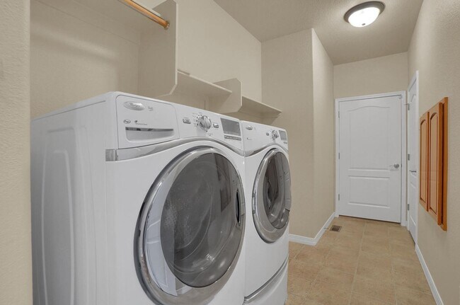 Building Photo - Beautiful Ranch Style Home in District 20-...