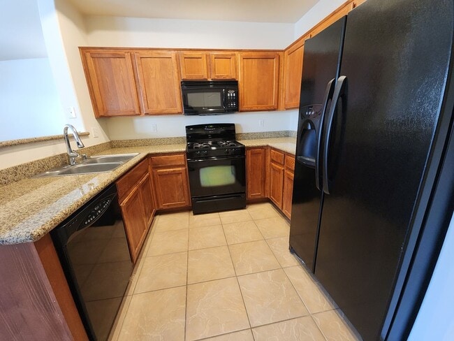 Building Photo - Beautiful 2 Bedroom / 2 Bath 1st floor Condo Unit in Sunset Cliffs.