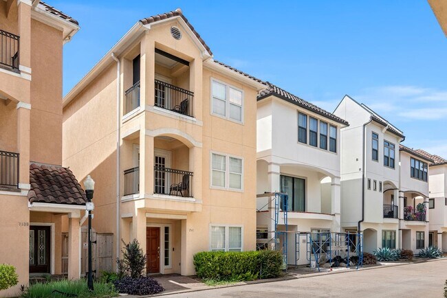 Building Photo - 7143 Laguna Villas