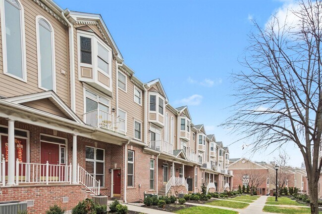 Building Photo - 354 Oswego Ct