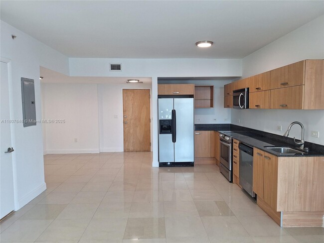 Building Photo - 350 S Miami Ave