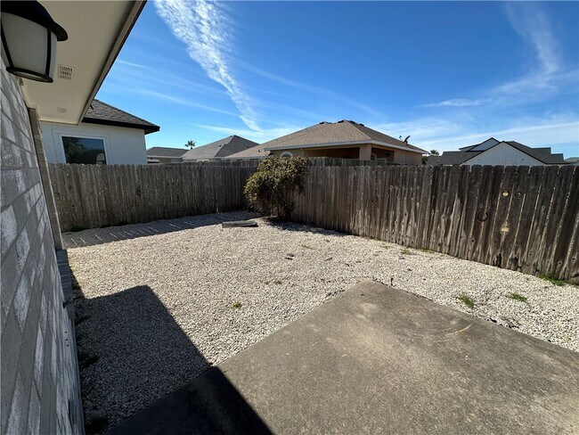 Building Photo - 14905 Dasmarinas Dr