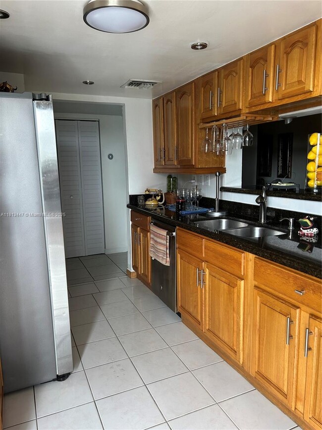 Building Photo - 1401 NE Miami Gardens Dr