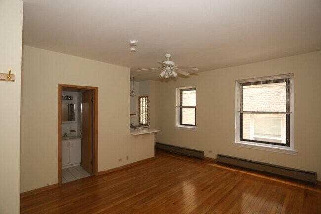 Building Photo - 640 W Barry Ave