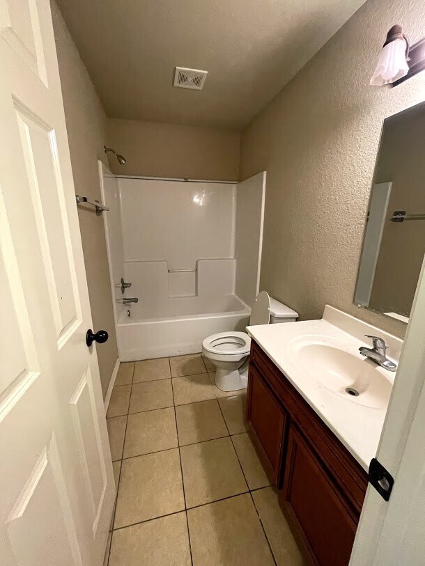 Building Photo - 1536 N London Ave