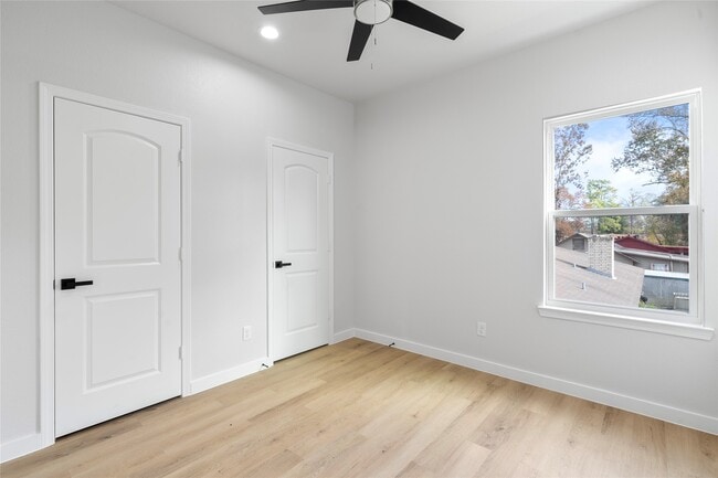 Building Photo - 7220 S Hall St