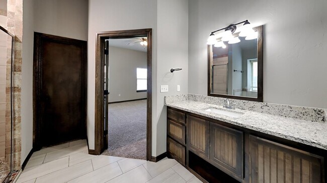Building Photo - Very Beautiful Home in Mustang School Dist...