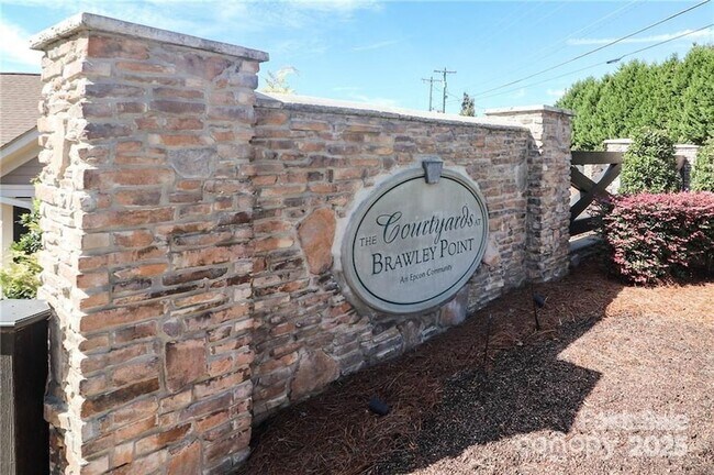 Building Photo - 115 Brawley Point Cir